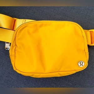Lululemon everywhere belt bag 1l